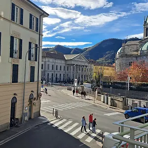 The Window On The Theatre And The Cathedral - Luxury , Côme Italie